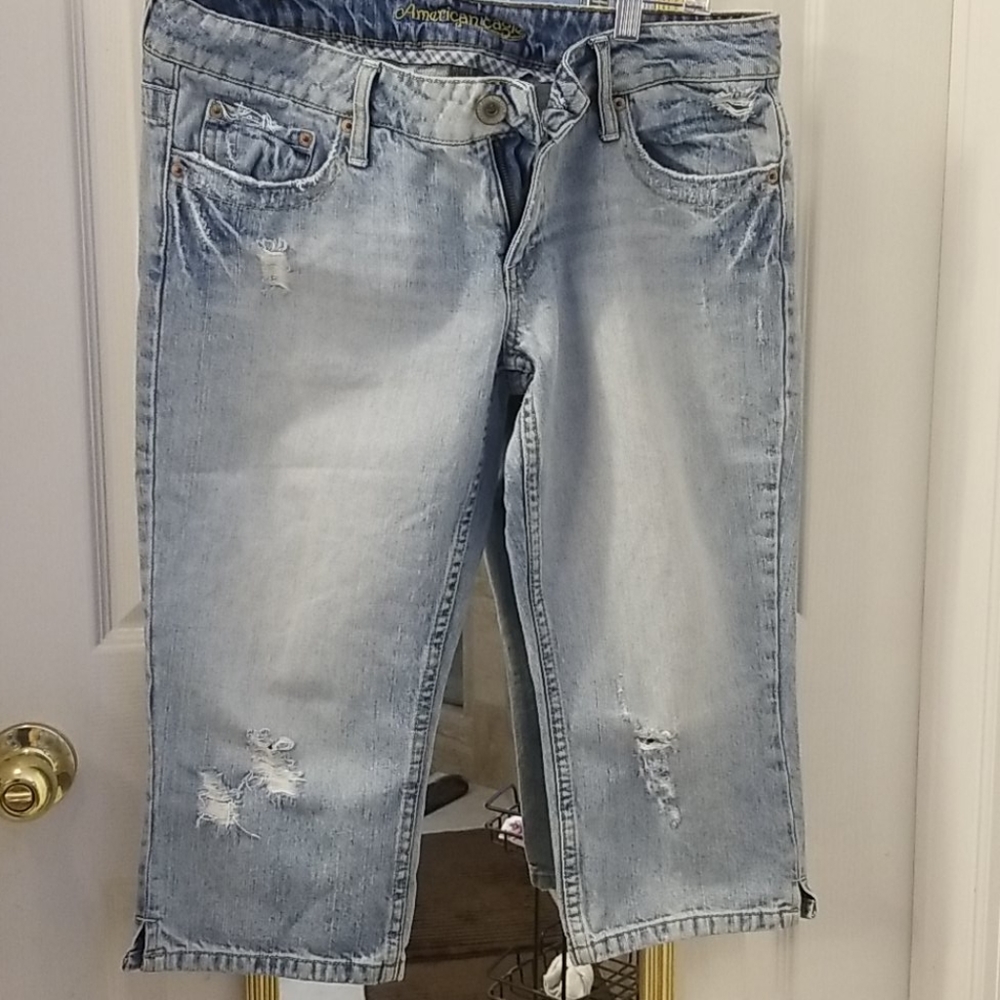 AE light denim capri Jean's